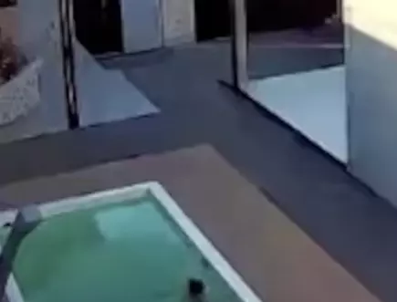 ¡Los niños luchaban por salir del agua!