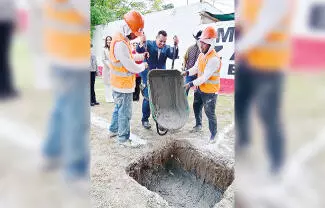 El Comité Central de la Feria dio el arranque oficial a la obra de construcción de baños y los espacios cercanos de la Plaza de Festividades.