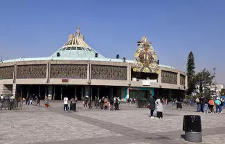 Previo a los festejos a la Virgen de Guadalupe los peregrinos ya desbordan la Basílica y sus inmediaciones