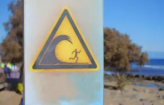 Este nuevo terremoto alcanzó una intensidad máxima de 4 en la escala sísmica japonesa de 7 niveles, centrada en medir la agitación sobre la superf