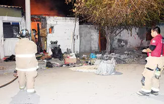 De nueva cuenta la vivienda abandonada ubicada sobre la calle 20 de Noviembre, en la colonia Occidental, fue incendiada.