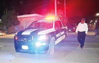 Dos delincuentes perpetraron dos asaltos a tiendas de conveniencia en distintos sectores de la ciudad.