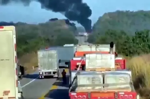 Una serie de balaceras y narcobloqueos se registran en el Municipio de Escuinapa, en Sinaloa.