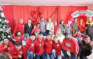 El Alcalde y Mavi Sosa, presidenta honoraria del DIF Monclova, visitaron el CAM 14 y reconocieron proyectos de autonomía y desarrollo personal