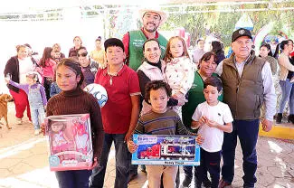 Fortalecen cercanía y brindan apoyos a las familias de los ejidos