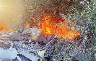 Un incendio en un lote baldío ubicado sobre la calle Navidad, en la colonia Nueva Imagen, generó la movilización del Cuerpo de Bomberos la tarde de este día.