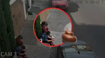 ¡Increíble!, pero cierto… Esta mujer se hizo viral por defecar en la jardinera de una casa sin pensar que las cámaras de seguridad captarían su poco higiénico acto; en redes el caso ya causó indignación y mensajes divididos