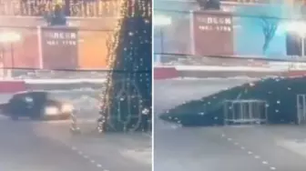 Las luces, esferas y adornos quedaron esparcidos en el área, generando daños visibles en la plaza donde se preparaban las celebraciones de Navidad