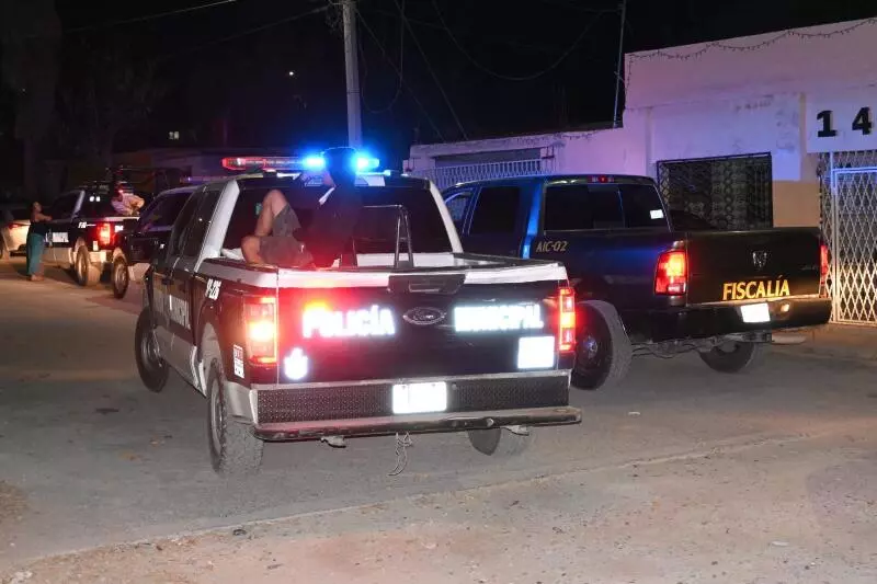 Durante el operativo, los oficiales sorprendieron a los doce individuos incurriendo en diversas faltas administrativas. 