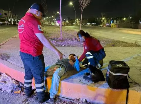 El lesionado fue identificado como Cristian Leonardo Pardo Berrones, de 17 años de edad, vecino de la colonia Tierra y Libertad, quien ingresó a la sala de urgencias del Hospital de Zona Número 7 del IMSS para recibir atención médica.