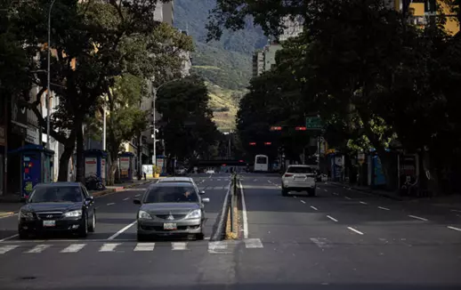 En un domingo con una extraña tranquilidad y una escasa presencia policial, pocos comercios estaban abiertos