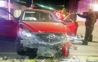 Durante las primeras horas del lunes se registró un aparatoso accidente vial sobre el bulevar Madero, a la altura de la colonia Guadalupe.