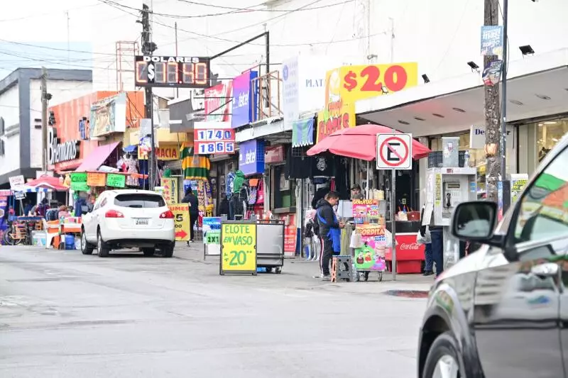 Aunque con menor intensidad que en diciembre, el Día de Reyes genera un impulso para el comercio local en los últimos días.