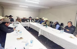 Este domingo, durante la asamblea para elegir la nueva mesa directiva de la Asociación Ganadera de Castaños, se registró un acto calificado como ar