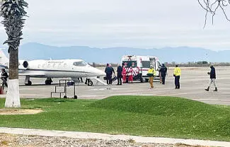 En ambulancia aérea, la pequeña viajó acompañada de su mamá al Hospital Shriners en Sacramento