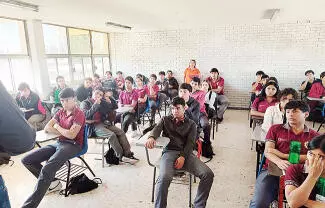 La Universidad Politécnica Monclova- Frontera está ofreciendo la modalidad mixta; la cual les permite hacer ambas cosas a a la vez.