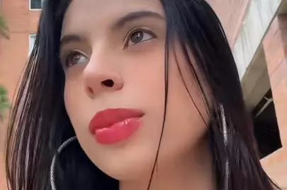 Joven LGBTIQ+ descubre embarazo de su novia por redes sociales, se vuelve viral y abre debate sobre comunicación, confianza y responsabilidad en pareja.