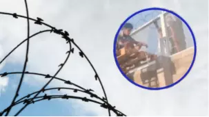 Dos policías tuvieron que auxiliar a uno de los rateros debido a que el alambre le estaba causando fuertes heridas