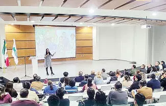 El emprendimiento puede fortalecerse más a través del acompañamiento estratégico que mediante apoyos económicos directos, coincidieron especialis