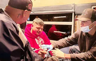 Ingresaron a un establecimiento de comida nocturna solicitando ayuda tras asegurar que eran perseguidos