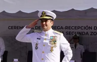 Vicealmirante Manuel Roberto Farías, preso por encabezar red de huachicol fiscal, busca mantenerse como miembro de la Armada de México.