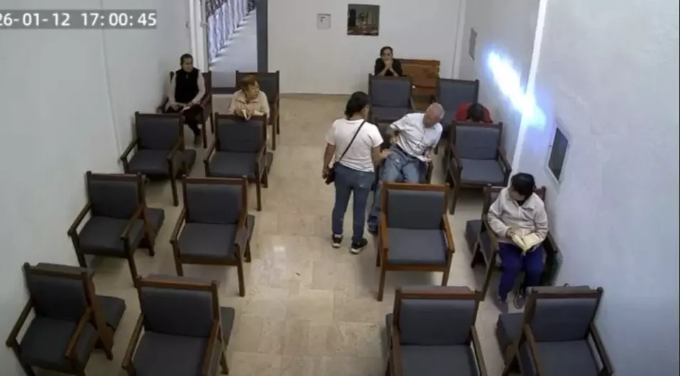 Una mujer ingresó a la capilla del Templo Nuestra Señora del Rosario, ubicada en la colonia San Nicolás, para asaltar a los adultos mayores que se encontraban en el recinto realizando oración, el pasado lunes a las 5 de la tarde. 