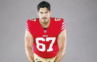 El liniero ofensivo Isaac Alarcón, jugador mexicano de los 49ers de San Francisco, renovó contrato con los gambusinos, consolidándose por séptimo año consecutivo dentro de la NFL. 
