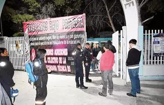 El subsecretario de Educación, Hugo Lozano, pidió a los padres de familia y docentes de los diferentes niveles educativos que estén al pendiente de los alumnos para que se tenga sana convivencia ente ellos.