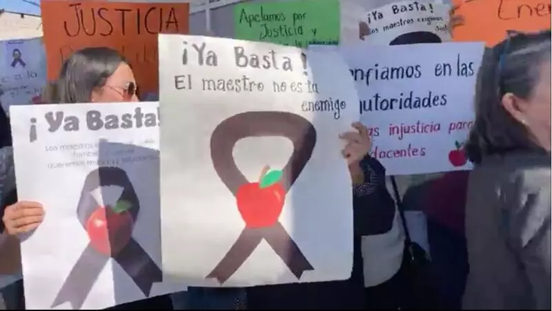Durante la manifestación, una de las maestras portavoces indicó que varios compañeros no pudieron asistir por temor a represalias. 