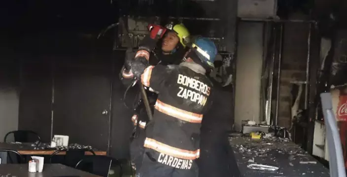 Se evacuaron a 100 personas de manera preventiva y la causa del incidente por un flamazo