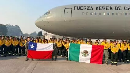 Un contingente de 145 brigadistas y más de 360 kilos de carga llegó a Concepción para reforzar el combate de incendios activos en la zona centro-su