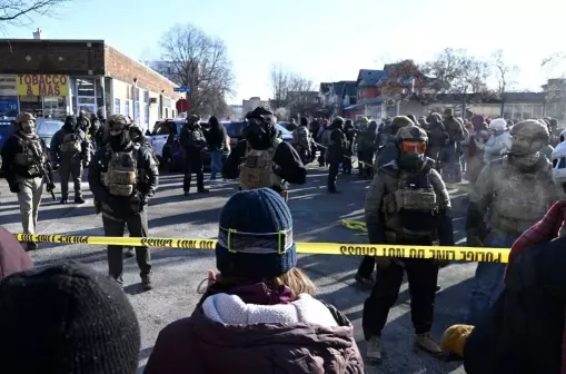 Agentes del ICE dispararon a otra persona en Minneapolis en medio de la ofensiva migratoria de Trump y protestas masivas contra las redadas.