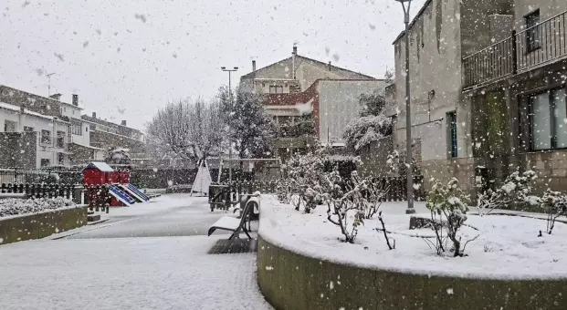 A causa de las nevadas, el Servei Català de Trànsit informa de los puntos del Berguedà y la Cerdanya donde se debe circular con cadenas o neumátic