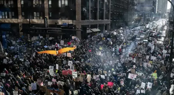 Muchos negocios cerraron sus puertas en Minnesota en un creciente rechazo a las redadas migratorias de Donald Trump.