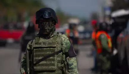 “El Gobierno Municipal de Salamanca condena enérgicamente los hechos que se han registrado en los últimos días en el municipio y el estado, entre ellos el ocurrido la tarde de este domingo en la comunidad de Loma de Flores, donde personas se encontraban reunidas en un campo de fútbol”, ha dicho el Gobierno municipal en su comunicado. 