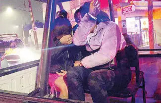 Un fuerte zafarrancho registrado la madrugada de ayer en una cantina ubicada en la Zona Centro, dejó como saldo dos hombres y dos mujeres detenidos