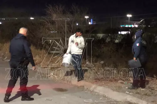 De acuerdo con los primeros informes, el fuego habría sido iniciado por personas que intentaban protegerse del frío nocturno.