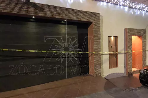 En las puertas de acceso se colocaron sellos, al quedar aseguradas las viviendas por la Fiscalía General del Estado.