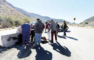 El conductor al pasar por las curvas con dirección hacia Sacramento, perdió el control del volante