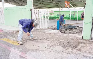 Trabajos de rehabilitación en las instalaciones en escuela primaria y el CECyTEC