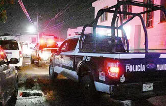 Aprovechando la oscuridad de la noche, dos delincuentes trataron de robar una camioneta, siendo descubiertos por el dueño.