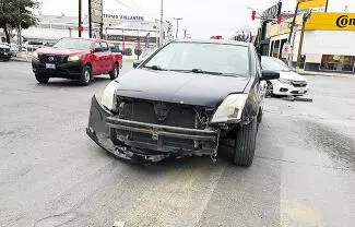 Se ‘vuela’ alto e impacta a estudiante