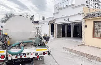 Un posible cortocircuito en la lavandería de un domicilio, movilizó a elementos de Bomberos de Monclova.