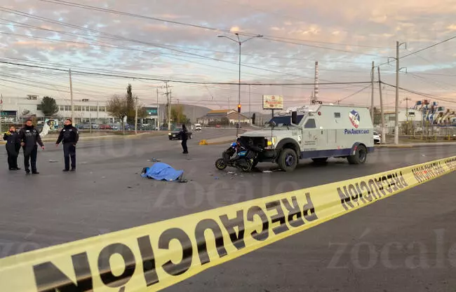 Muere motociclista tras ser impactado por camioneta de valores en ...