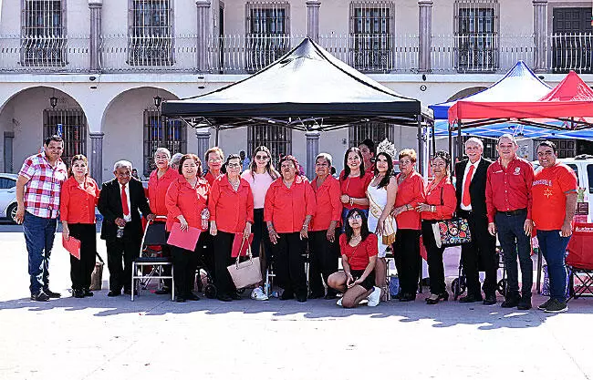 Celebra Frontera el amor con los adultos mayores