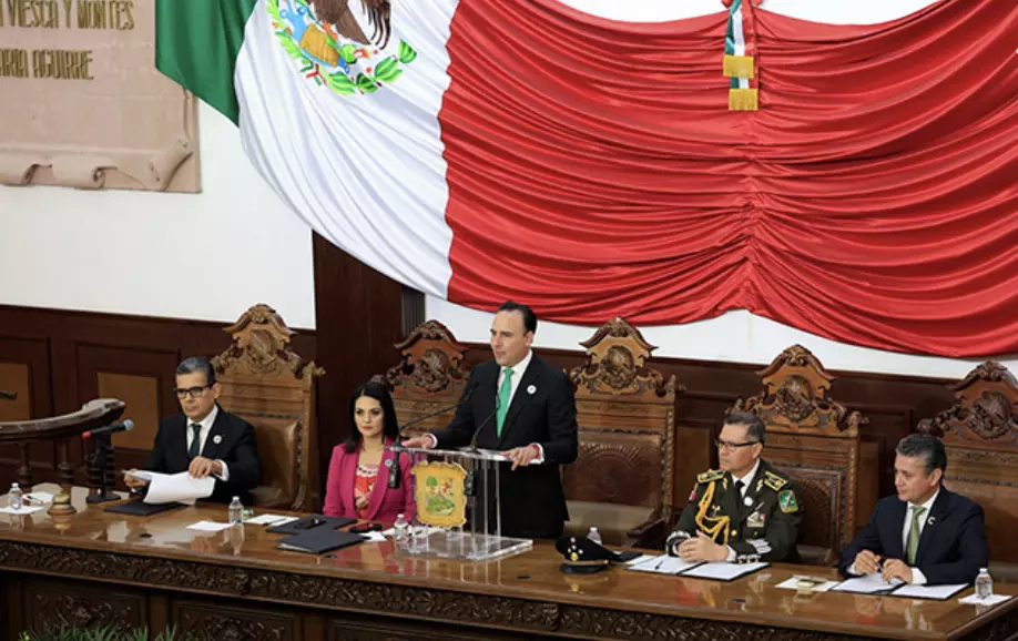 Diputados juveniles participan por primera vez en homenaje al Ejército Mexicano