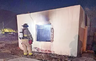 Los rescatistas controlaron y sofocaron el fuego, evitando así que se propagara hacia viviendas cercanas