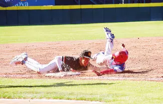 En un gran duelo que se decidió en extra innings, la selección de Coahuila A se impone por pizarra de 5 carreras por 3.