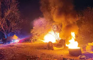Durante la madrugada del martes se registró una intensa movilización de los cuerpos de Bomberos en la colonia Barrera.