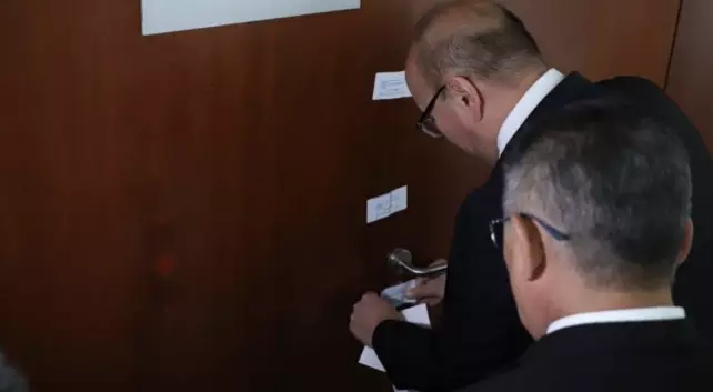 La legisladora Laura Itzel Castillo reconoció públicamente la existencia del salón y aclaró que el Senado no pagaba los servicios, por lo que cada persona cubría el costo de manera individual